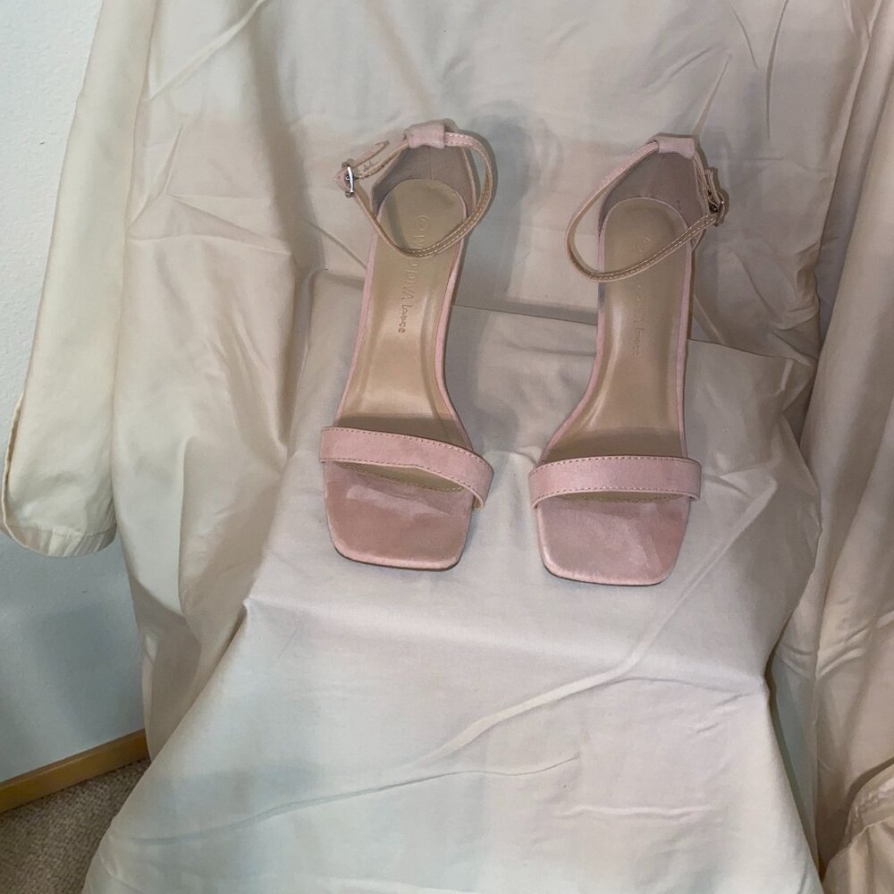 Blush pumps